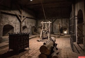 Убрать подвал? После тяжёлой инквизиторской ночи прибраться не помешает.