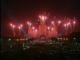 По п. 8.
Не этим запомнилось празднование 850-летия Москвы.
Шоу Ж-М Жарра собрало более миллиона зрителей. Мы там были. После шоу закрыли метро, люди ехали на крышах троллейбусов, а мы шли пешком в Давыдково