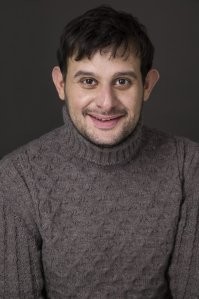 Никуда он не сбегал, вранье все это. Поменял имя на Нодар Джанелидзе и теперь в кино оперов играет!