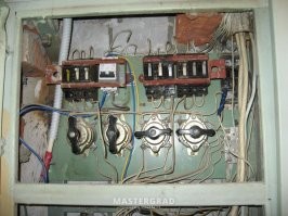 А эл.автоматов не было?  Все прямо от от одного ввода были подключены? 
Ага, поверили....