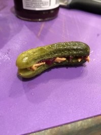 Фото с бутербродом от сына обрезали. Там рядом стакан с водочкой был.