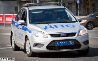 Одно время у ментов появились голубые номера, анекдот вспомнил:

Лесбиянка приходит в ГИБДД:
- Дайте мне розовые номера!
- Да у нас нет розовых номеров!
- Но я же лесбиянка!
- Девушка, какая разница, какая Вы, у нас нет розовых номеров!
- Но как же так, геям ведь дают голубые номера!