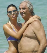 И ведь верят же, что она его из-за животика выбрала.