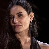 самая сложная задача у автора была - подобрать самые неудачные фотографии из молодости )

И нет, не согласен, что сейчас лучше стало)

п.с. а вот Деми Мур в 60 лет -