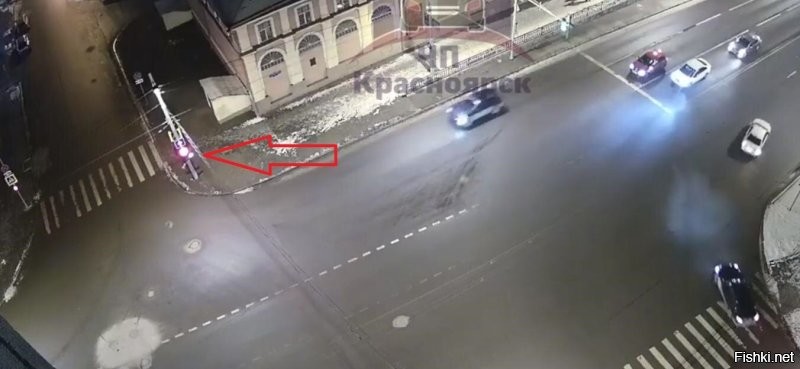 Мужики, он поворачивал по "стрелке". 
Должен уступить 100500%, хоть с какого ряда!