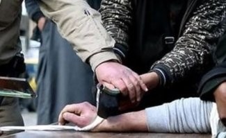 Мужчина стащил мобильный телефон из барсетки рядом сидевшего пассажира