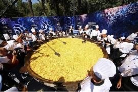 Самый большой казан в мире! Почти 8 тонн плова. Вот это мега порции