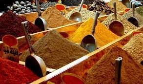 Специи красивые. А чем они их склеивают? Не может порошок в такой форме лежать. Или сырой, или с добавками.