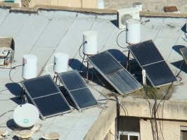 Вот такое безумие с бойлерами, коллекторами, шлангами и проводами – это да:
))