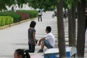 В Японии есть люди, которые могут профессионально извиниться в письменной или устной форме. Чаще всего их услугами пользуются крупные компании и влюбленные