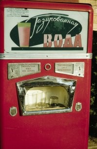 Парень решил провести эксперимент и выяснил, почему опасно пить напитки из банок