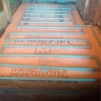 Чот я сильно сомневаюсь, что такой "тёплый пол" будет греть. Элементарная физика подсказывает, что энергия накопленная теплоносителем не бесконечна и вода просто остынет не пройдя и трети этого "лабиринта".