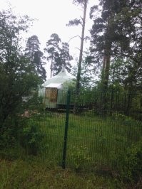 Не скажу, что это мой сосед по даче - на соседней улице. Но вот такой домик.