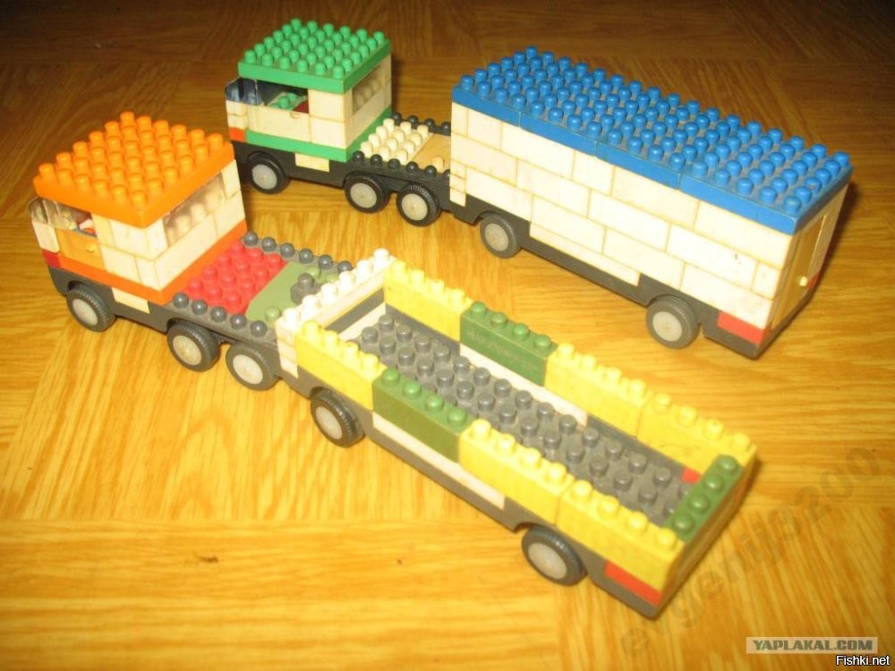 8. В моём детстве, думаю и раньше тоже, были конструкторы типа Лего. Хотя само название "Лего" я услышал много лет спустя. А ещё у меня были вот такие: