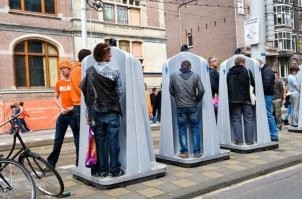 Хватит смелости сходить в японский прозрачный туалет?