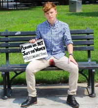 “месячные, не только для женщин." 
Бизнес на лохах всегда будет процветать, а любители хайпануть-одновременно  создают ненавязчивую рекламу...