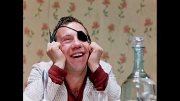 "Lada e-Largus оснастят литий-ионными батареями и электродвигателем мощностью 150 л.с. Разгон до 100 км/час займет менее 10 секунд. На одном заряде электрический Largus будет способен проехать до 400 километров. Максимальную скорость электромобиля ограничат 145 км/ч."