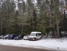 Давайте поделимся своими алгоритмами запуска? Я с брелка или приложения запускаю предпусковой... Установлен на 30мин работы. Если к этому времени я ещё не готов ехать, то так же дистанционно запускаю двигатель. Климат-контроль оставляю в рециркуляционном режиме и с одним направлением- на обдув лобового стекла, что бы нагревалось плавно и не запотевало. У меня микробус и на задней площадке установлена автономка, но на неё ещё не устанавливал дистанционный запуск. Комментируйте, обсудим