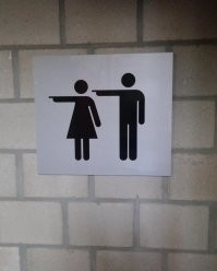 Когда туалет нужен, в него не надо заманивать, люди его сами найдут.