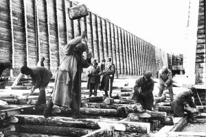 Таких ... с ващего позволения сказать, репедерастов возвращать только на народно-хозяйственные стройки, чтоб они ударным трудом заслужили прощение.