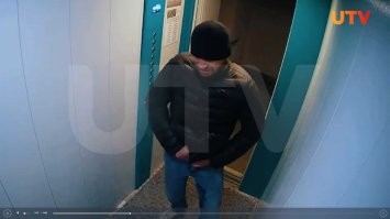 В лифте не нассал! В подъезде похоже тоже.