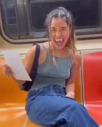 «Портрет за несколько минут»: художник  рисует незнакомцев в метро и снимает их реакцию