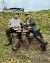 -Слышь, Доцент, а шклеты-то себе милицейские купил.
-Так это ж восточный рынок был, а не ГУМ.