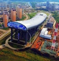 Когда, конкретно в этом месте, начали строить жилой из говна и палок, этот комплекс уже стоял. Вы хоть представляете его размеры? Он в длинну около километра, а в высоту, в пике, метров 150 точно, а может и больше. Работал круглогодично и там не только лыжи, там и ТЦ был, и дети на санках и "ватружках" катались... Комплекс стоял лет 15 точно. А строили его и того больше.