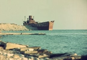 В советские времена, в 70-е годв в п. Гезель-Дэре во время шторма выбросило танкер "Россильён". в 1980 он ещё сохранял свой вид. Сейчас осталось только часть днища.