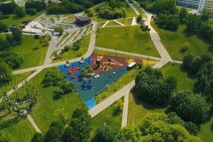 Кошмар! Не знал что парку(велодрому) "Садовники", присвоино имя Лужкова! Еще бы Батурину прикрутили....И где там горки? Голимая равнина!
