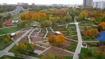 Кошмар! Не знал что парку(велодрому) "Садовники", присвоино имя Лужкова! Еще бы Батурину прикрутили....И где там горки? Голимая равнина!