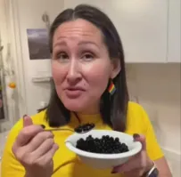 Там тоже пи.доры водятся?На ухе какая хуня.