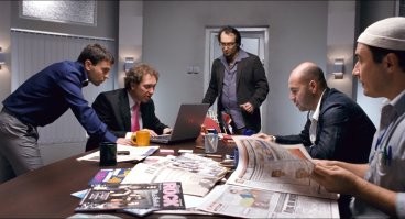 Ну тогда это и не падение, а неуправляемый спуск. То есть никому ничего не угрожало, кроме подъёма пешком.  Скорее всего просто превысили максимум нагрузки. А журналюги опять раздули. 

"– В японском море потерпел аварию корабль с плавучим цирком.
– Сколько человек?
– Семь. И 11 человек животных.

...

– А что, если на борту корабля животных не 11, а больше?
– 12!
– Саш, существенно больше.
– Саш! 13, Саш!"