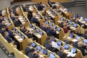 С себя пусть начнут дармоеды.  Маленький уголок этого дурдома. Я насчитал там 8 посторонних гаджетов.