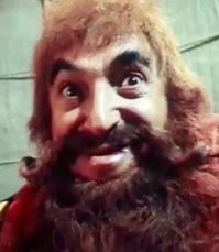 Мне кажется, он тут больше на Карабаса-Барабаса похож, а не на Шпака.