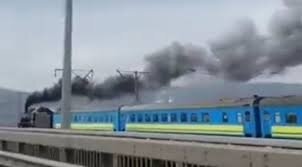 В СССР паровозы были на стратегическом хранении. И дождались своего часа! В Украине в прошлом году использовали.Причем не как развлечение,а реально,при обесточивании ж\д структуры.