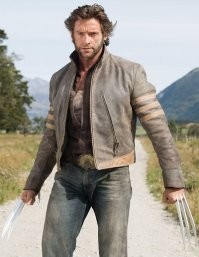 -"Волосатые лягушки проявляют свою суперспособность, если чувствуют опасность. Почувствовав угрозу, они ломают кости собственных фаланг, и выводят их через кожу, образуя маленькие когти."-