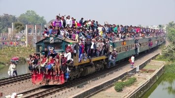 Это те кто на крыше летит ссут...