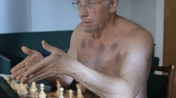 Последний раз видел следы от банок на спине лет 30 назад))) И уж никак не ожидал увидеть их на спине современного ирландца.