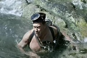 А у них классные водолазы. Шустро работают