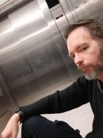 «Я застрял в лифте, и я совсем один в здании»



И город, как назло, неделю назад вымер.