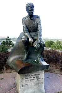 Уже раздаются голоса нацюков, чтобы снести памятник в Киеве. М ведь снесут, сцуки....