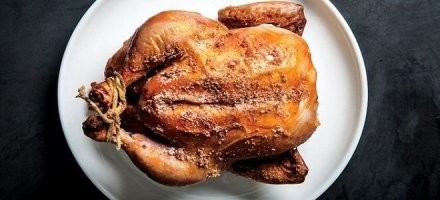 Берём потомка динозавров, связываем ноги, рубим голову и в духовку; так им гадам и надо!