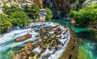 Похоже на рекламу. Фотки явно обработаны. В реале всё обычно совсем не так шоколадно,и обычно аналоги находятся намного ближе и дешевле. Например - водопадик в Абхазии -