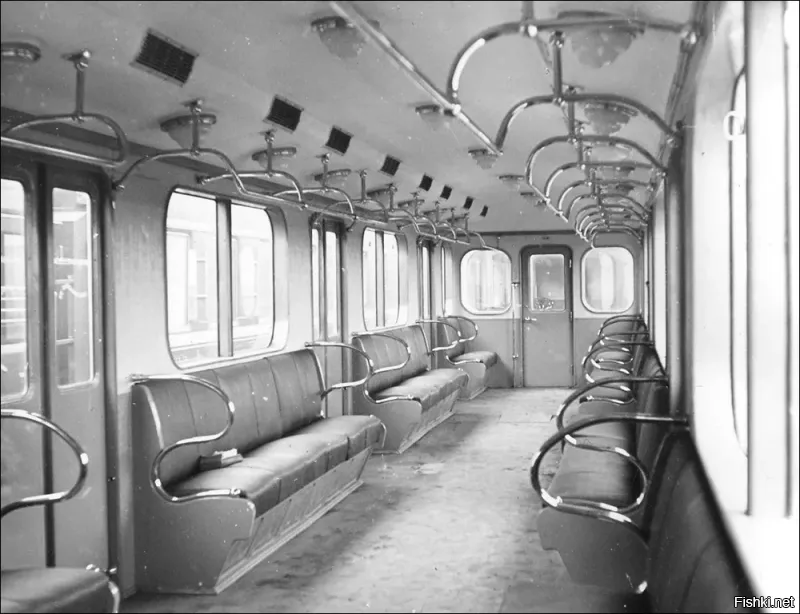 Прально! Не рифленые только по Филевской ходили! Я застал еще на постоянке! Диваны там шикарные были! Мечта пятой точки!