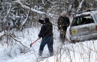 Хм... У меня в машине есть инструмент. Разный. 
И даже топор есть. 
Но по людям, я его не применяю.