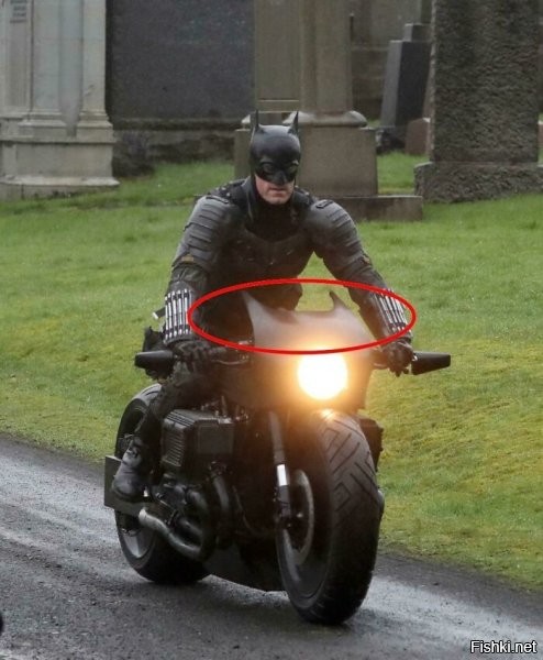 Бэтмен броню носит, ему эти пластиковые уши не навредят