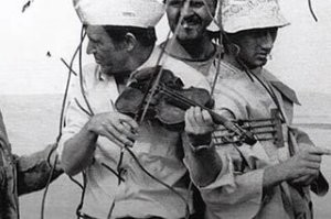 Когда я посмотрел "Кин-Дза-Дза" в первый раз, я ничего не понял.
Когда я посмотрел во второй - я смеялся.
В третий - плакал.
В четвёртый - я понял, что живу в галактике Кин-Дза-Дза.