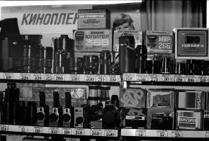 Есть все объективы, кроме кулинара. Только  на "Авроры" какие-то цены странные, низкие. У меня были и 215 и 219. Потом продал и купил "Кварц 2х8с". 345 рубликов на ассигнации.  Стройотряд ушел в кинокамеру. Не жалею.