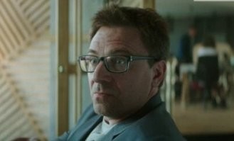 Мужчина чуть не выиграл премию Дарвина: он додумался проверить уровень бензина в баке зажигалкой